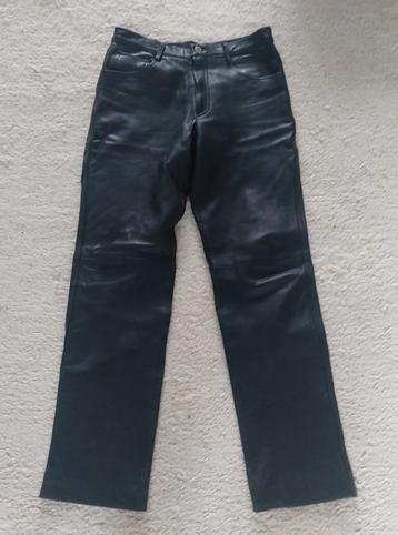 Zwarte leren broek (maat 30/31 - 34) beschikbaar voor biedingen