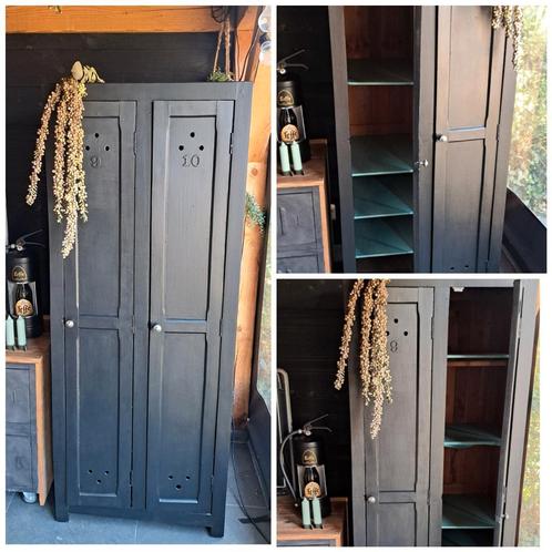 Oude houten franse locker kast in mat zwart geschilderd, Huis en Inrichting, Kasten | Kledingkasten, Zo goed als nieuw, 25 tot 50 cm