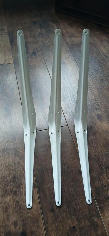 Diverse plankdragers wit set 3 en 4 stuks 30x35cm tot 70kg beschikbaar voor biedingen