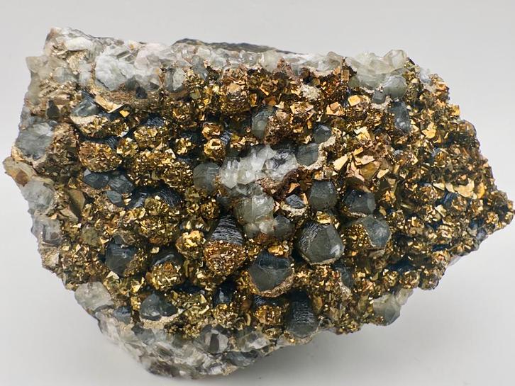 Calciet met Pyriet – Hubei, China, Verzamelen, Mineralen en Fossielen, Mineraal, Ophalen of Verzenden
