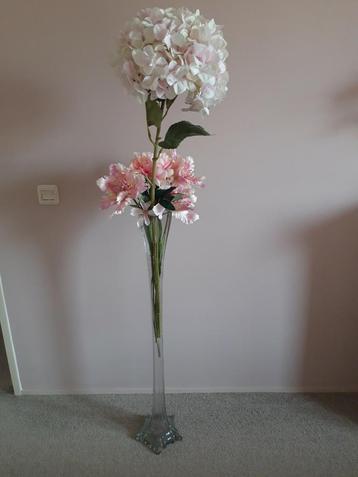 Glazen 5 kantige vaas 1 m hoog + roze zijdebloemen 25 euro!. beschikbaar voor biedingen