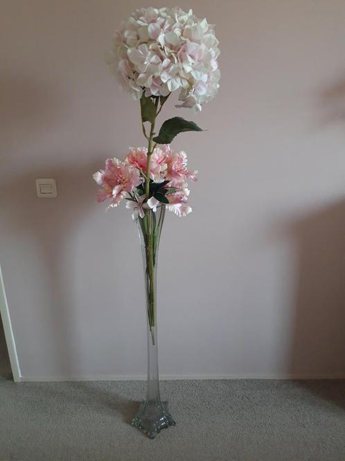 Glazen 5 kantige vaas 1 m hoog + roze zijdebloemen 25 euro!., Huis en Inrichting, Woonaccessoires | Vazen, Zo goed als nieuw, Overige kleuren