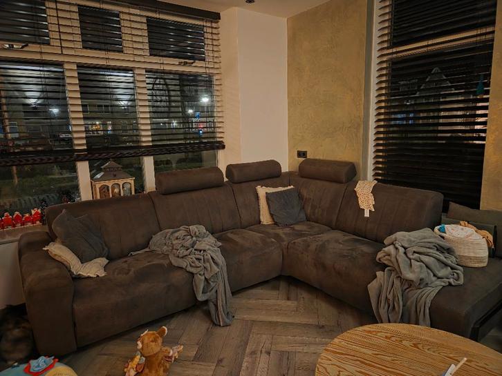 Hoekbank met elektrisch deel, Huis en Inrichting, Banken | Bankstellen, Zo goed als nieuw, Hoekbank, Vierpersoons of meer, 250 tot 300 cm