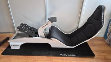 Playseat Formula wit racestoel + mat beschikbaar voor biedingen