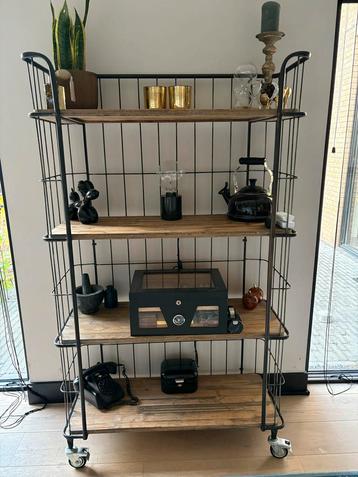 Industriële trolley/serveerwagen met houten planken beschikbaar voor biedingen