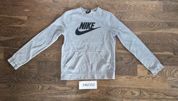 Sweaters maat 146-152  beschikbaar voor biedingen