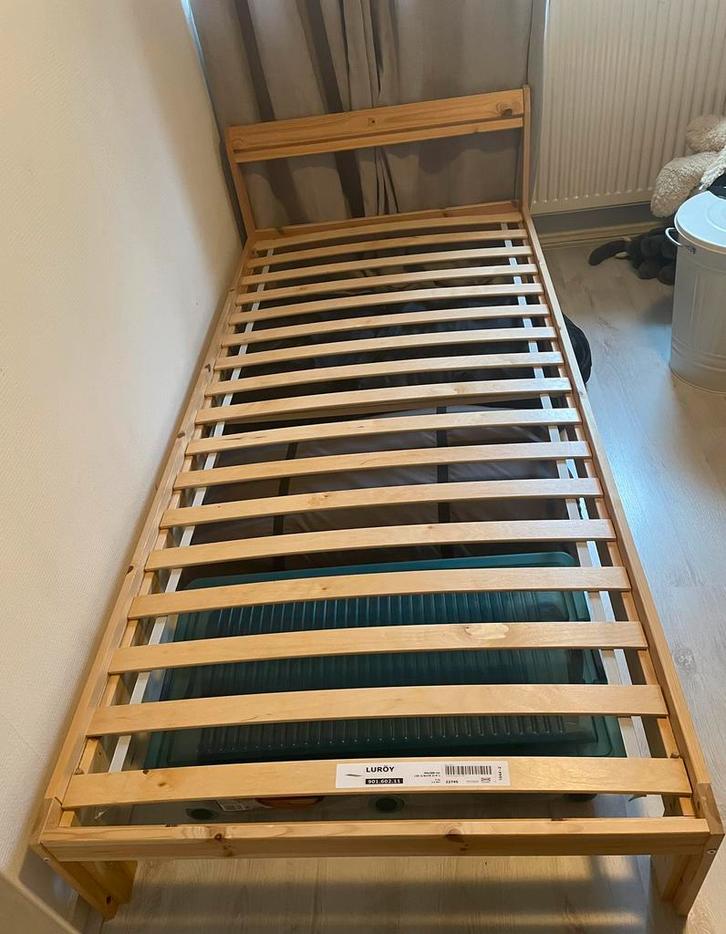 Ikea éénpersoonsbed van hout, Huis en Inrichting, Slaapkamer | Bedden, Gebruikt, Eenpersoons, 90 cm, Hout, Ophalen