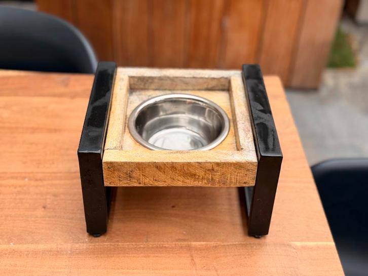 Industriële voerbak voor hond/kat – hout & metaal, Dieren en Toebehoren, Hondenvoerbakken en Drinkbakken, Gebruikt, Ophalen of Verzenden