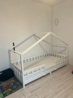 Wit Huisbed met Lattenbodem en Matras, Ophalen, 85 tot 100 cm, Zo goed als nieuw, Matras