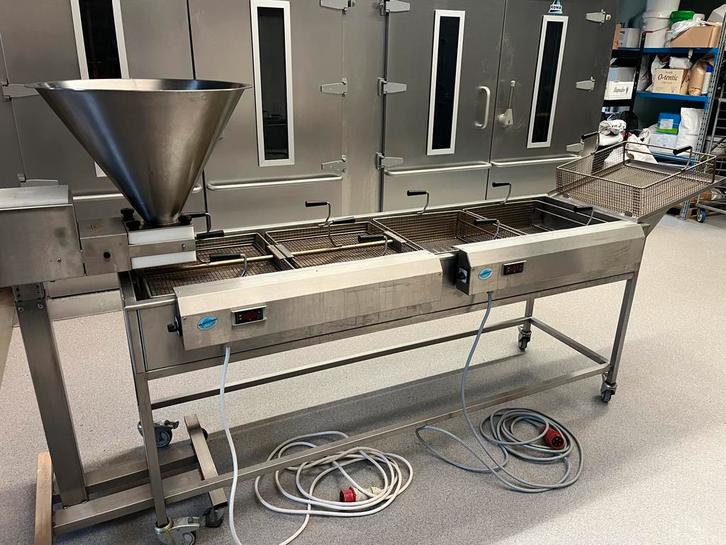 Zeer nette en complete oliebollen lijn met doseermachine, Zakelijke goederen, Horeca | Keukenapparatuur, Fornuis, Frituur en Grillen