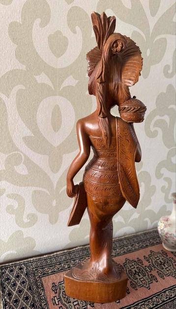 Houten Beeld Balinese Vrouw beschikbaar voor biedingen