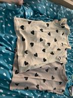 2 Shirtjes met hartjes - Maat 122/128, Ophalen of Verzenden, Gebruikt, H&M, Meisje
