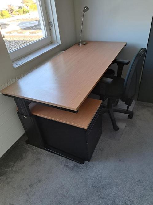 bureau, Huis en Inrichting, Bureaus, Gebruikt, Bureau, In hoogte verstelbaar, Ophalen