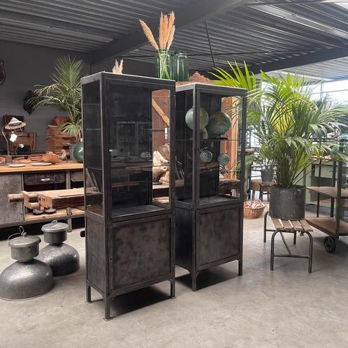Oude medicijnkast, apothekerskast, vitrine kast, vitrinekast, Antiek en Kunst, Curiosa en Brocante, Ophalen