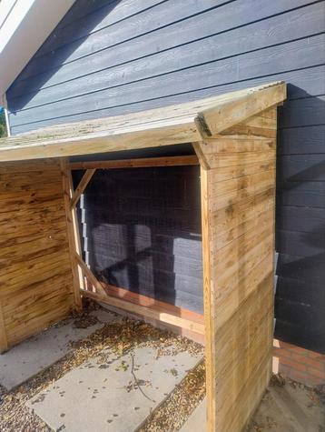 Houten Houthok / Opslag beschikbaar voor biedingen