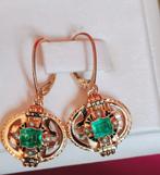 Antieke geëmailleerde oorhangers met smaragd, zaad parels, Ophalen of Verzenden, Goud, Oorbellen, Met edelsteen