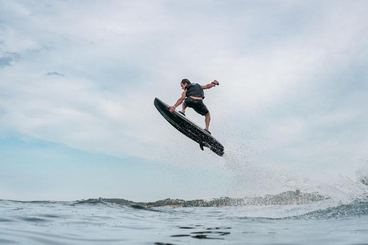 Awake Jetboard Ravik S (+ efoil Vinga S), Watersport en Boten, Golfsurfen, Zo goed als nieuw, Overige typen, Met vinnen, Met draagtas