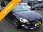 VOLVO V60 D6 215pk Plug-In Hybrid Pure Limited, Auto's, Zwart, Lichtsensor, 104 €/maand, Automaat