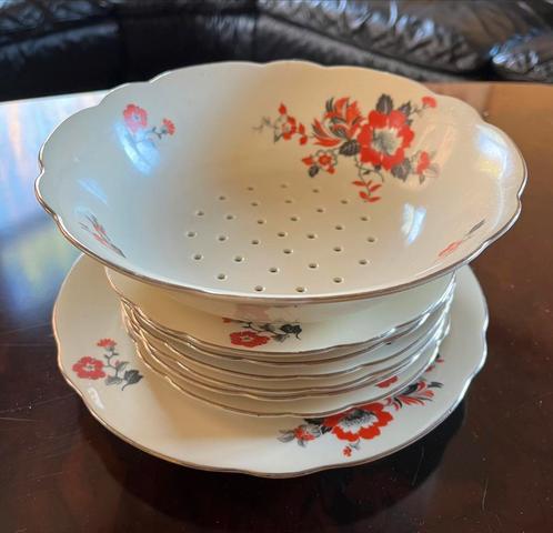 Vintage fruittest met onderbord en 6 schoteltjes, Antiek en Kunst, Antiek | Servies los, Ophalen