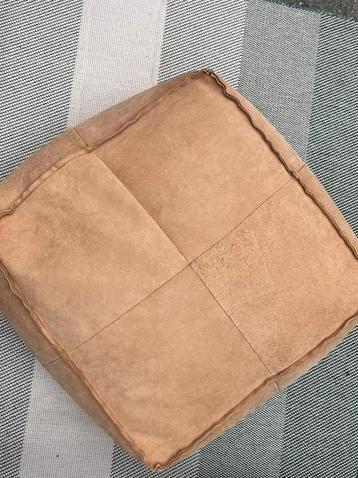 Poef leer 66x66x30 cm beschikbaar voor biedingen
