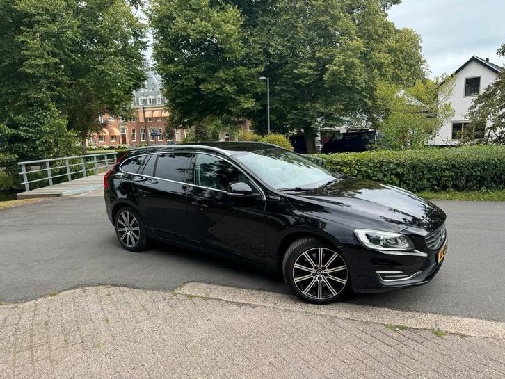Volvo V60 Hybrid: sterk, zuinig en compleet | Trekhaak | AWD, Auto's, Volvo, Particulier, V60, 4x4, ABS, Adaptieve lichten, Airbags