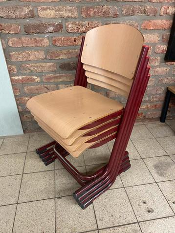 Vintage schoolstoel kantinestoel zithoogte 39cm, stapelbaar beschikbaar voor biedingen