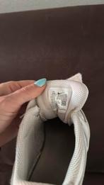 Witte Nike gym schoenen maat 31, Sport en Fitness, Ophalen of Verzenden, Zo goed als nieuw
