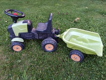 Looptractor met aanhanger beschikbaar voor biedingen