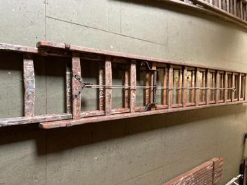 houten ladder beschikbaar voor biedingen