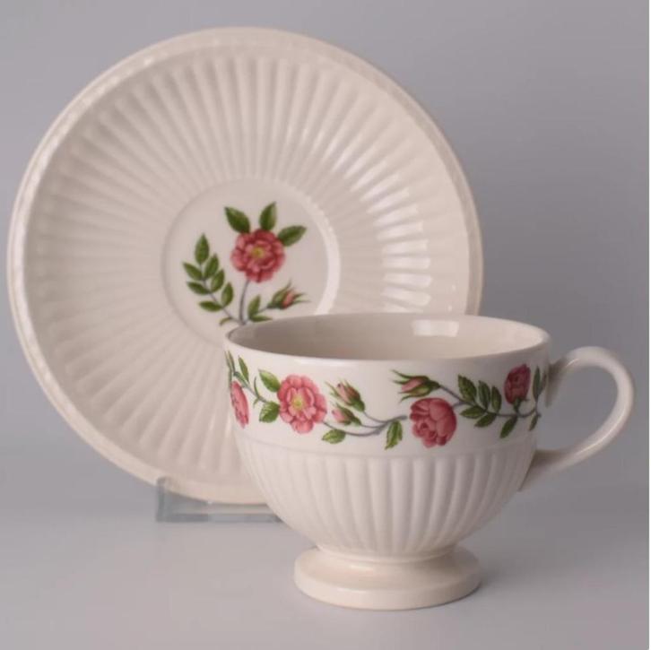 Wedgwood Rosalind Thee kop en schotels (2 stuks), Huis en Inrichting, Keuken | Servies, Zo goed als nieuw, Kop(pen) en/of Schotel(s)