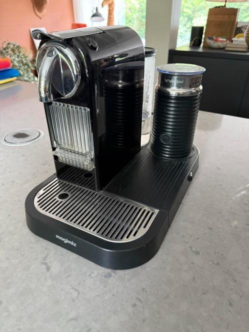 Magimix Nespresso Type M190 Milk, Witgoed en Apparatuur, Koffiezetapparaten, Gebruikt, Koffiepads en cups, Koffiemachine, Afneembaar waterreservoir