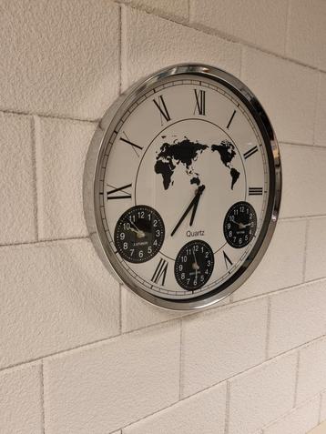 Wereldtijden Wandklok - 4 Tijdzones beschikbaar voor biedingen