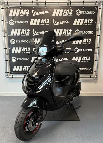 PIAGGIO ZIP IGET 45 km/h, BWJ 2020 BLACK ON BLACK FULL BROM! beschikbaar voor biedingen