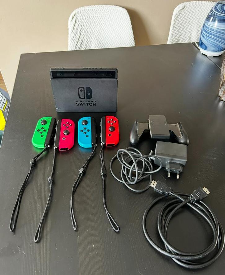 Nintendo Switch + controllers, Spelcomputers en Games, Spelcomputers | Nintendo Switch, Zo goed als nieuw, Switch Original, Met 2 controllers