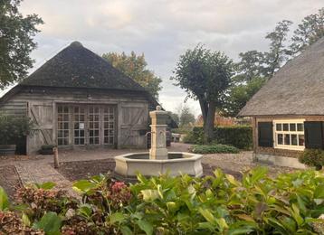 Franse boerderij fontein beschikbaar voor biedingen