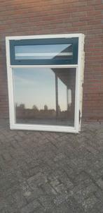 Raamkozijn 153 bij 120  met dubbel glas en kiep raam, Doe-het-zelf en Verbouw, Raamkozijn, Zo goed als nieuw, 150 tot 225 cm, Inclusief glas