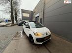 Volkswagen Up! 1.0 high up! Pano/Lmv/Clima/Leer, Voorwielaandrijving, Gebruikt, 840 kg, 4 stoelen