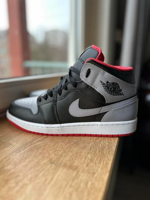 Nike Air Jordan 1 Mid - nieuw - maat 44 & 44,5, Kleding | Heren, Schoenen, Nieuw, Sneakers of Gympen, Overige kleuren, Ophalen of Verzenden