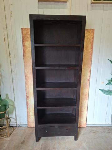 Zwarte teakhouten boekenkast afm, 70x30cm en 190cm hoog.

 beschikbaar voor biedingen