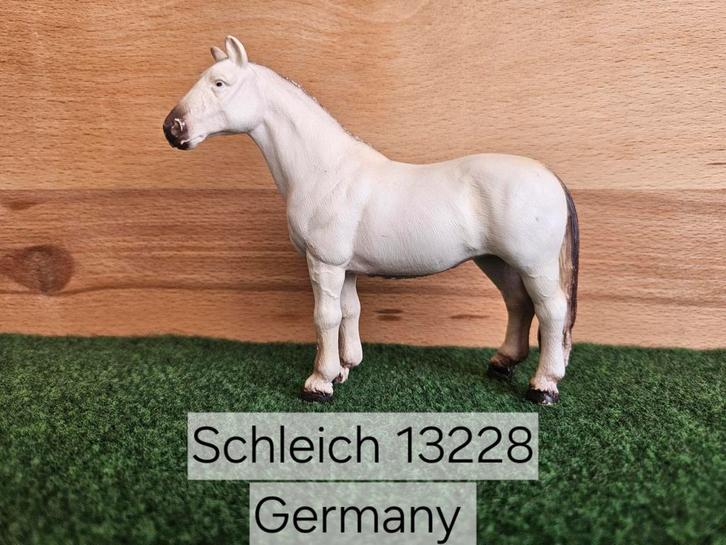 Schleich 13228 Hannoveraan merrie uit 1995, Verzamelen, Dierenverzamelingen, Zo goed als nieuw, Beeldje of Figuurtje, Paard, Ophalen of Verzenden