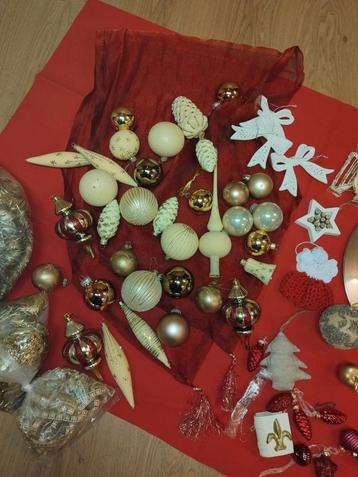 Kerstballen slingers en versiering met piek beschikbaar voor biedingen