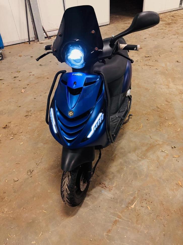 Piaggio zip 2018 IGET, Fietsen en Brommers, Scooters | Piaggio, Gebruikt, Zip, Maximaal 45 km/u, Benzine, Ophalen