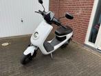 Niu Mi snorscooter - Weinig km, zeer goede staat!, Fietsen en Brommers, Ophalen, Zo goed als nieuw, Maximaal 25 km/u, Elektrisch
