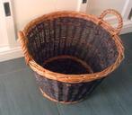 Grote 2 kleurige stoere  rotan mand met handsvaten, Ophalen, Overige materialen, Gebruikt, Mand