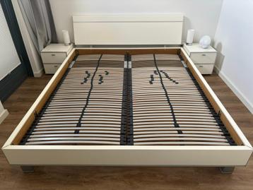 Tweepersoons bed - 180x220 cm - wit - hout beschikbaar voor biedingen