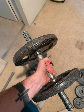 Verstelbare dumbbell set van 30kg per dumbell beschikbaar voor biedingen