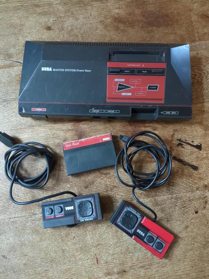 Sega Master System I + Out Run, Spelcomputers en Games, Spelcomputers | Sega, Gebruikt, Master System, Met 2 controllers, Ophalen of Verzenden
