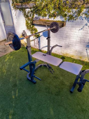 Multifunctionele benchpress (veel gewichten en extras) beschikbaar voor biedingen