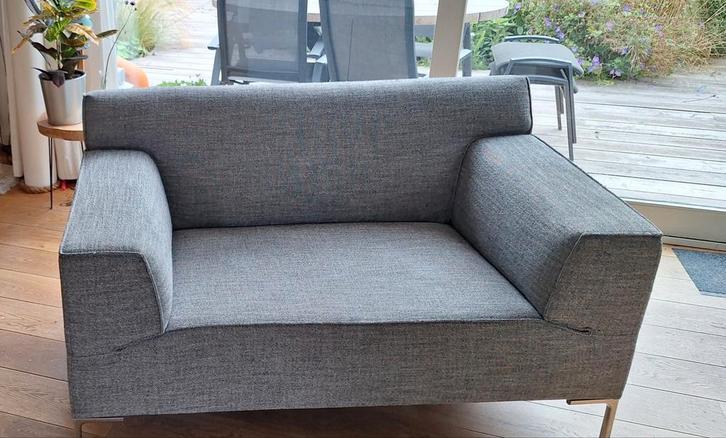 Design on Stock Bloq Loveseat - Alupootjes, Huis en Inrichting, Banken | Sofa's en Chaises Longues, Zo goed als nieuw, Tweepersoons