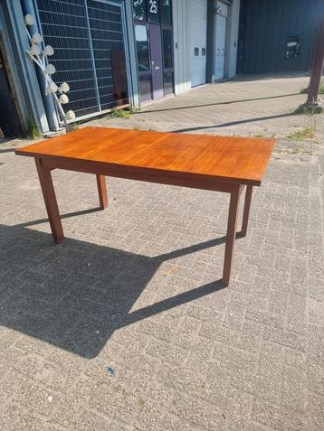 Vintage eettafel uitschuifbaar jaren 60 70 massief beschikbaar voor biedingen